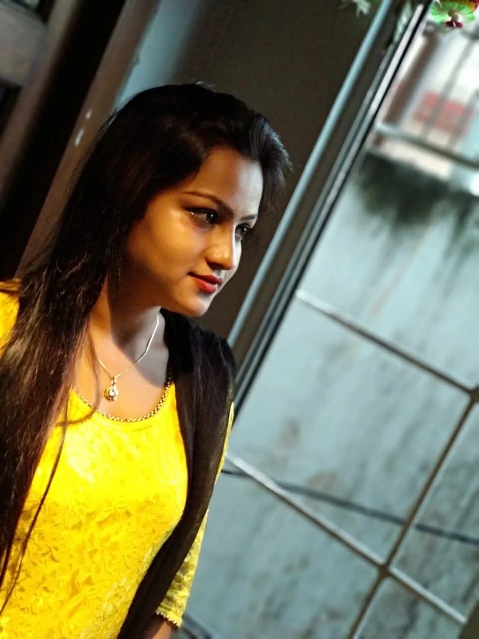 Im Independent Priyanka cam & real meet – Indian escort in Mumbai — 3 / 5