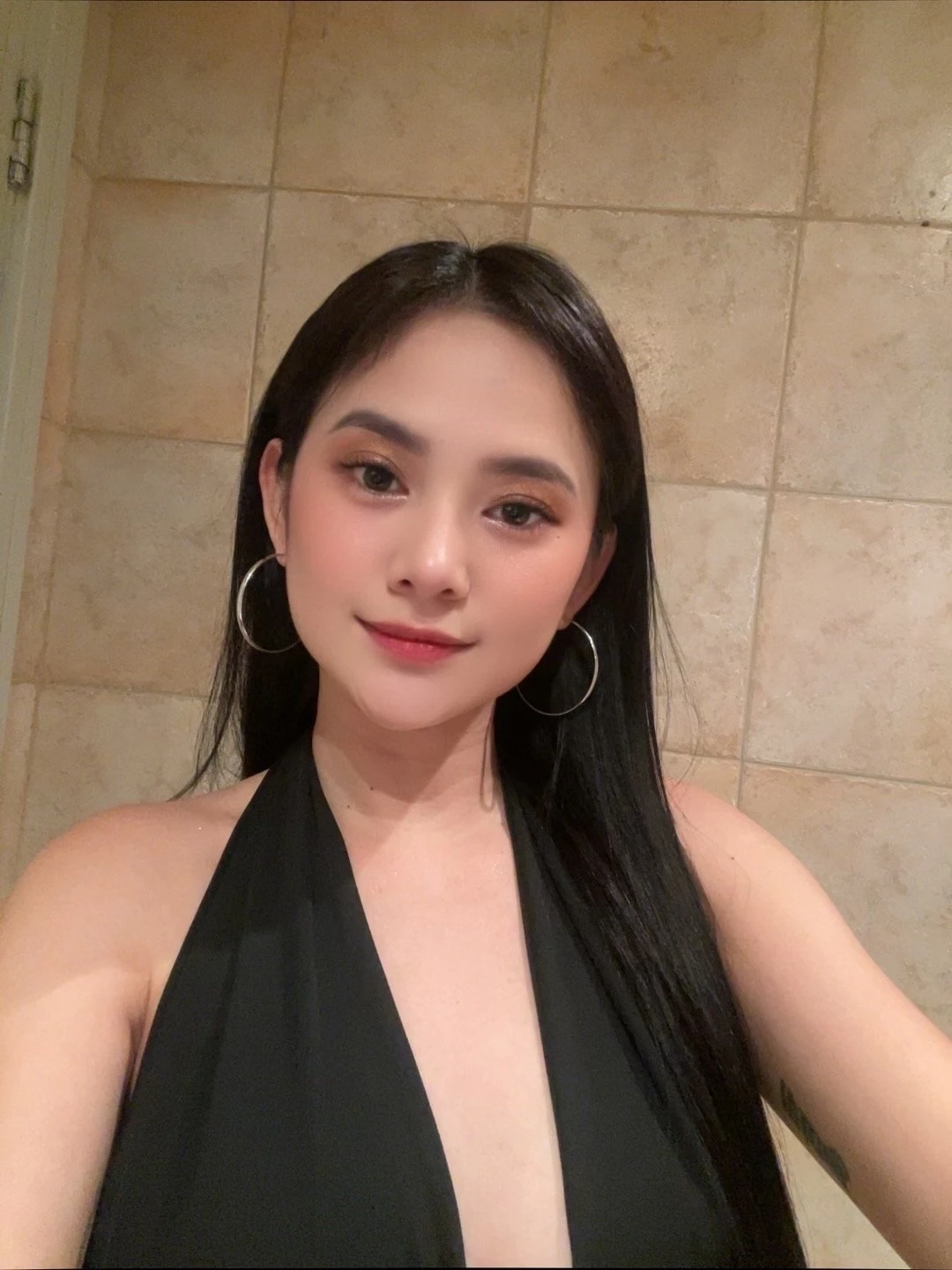 Yeka Tuazon – Filipino escort in Maldives — 1 / 3