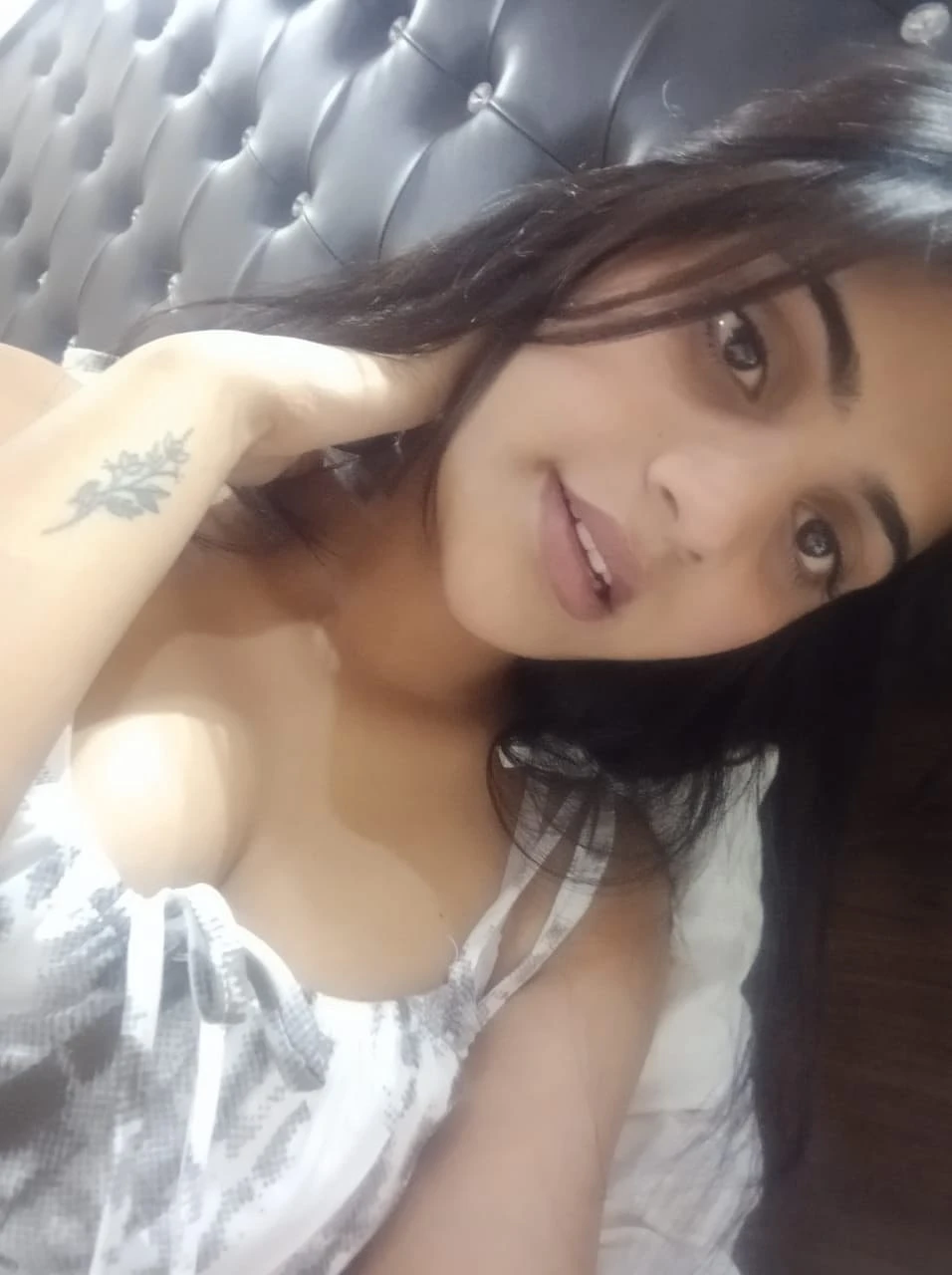 Ananya A Premium Model Girl – Indian escort in Kolkata — 2 / 7
