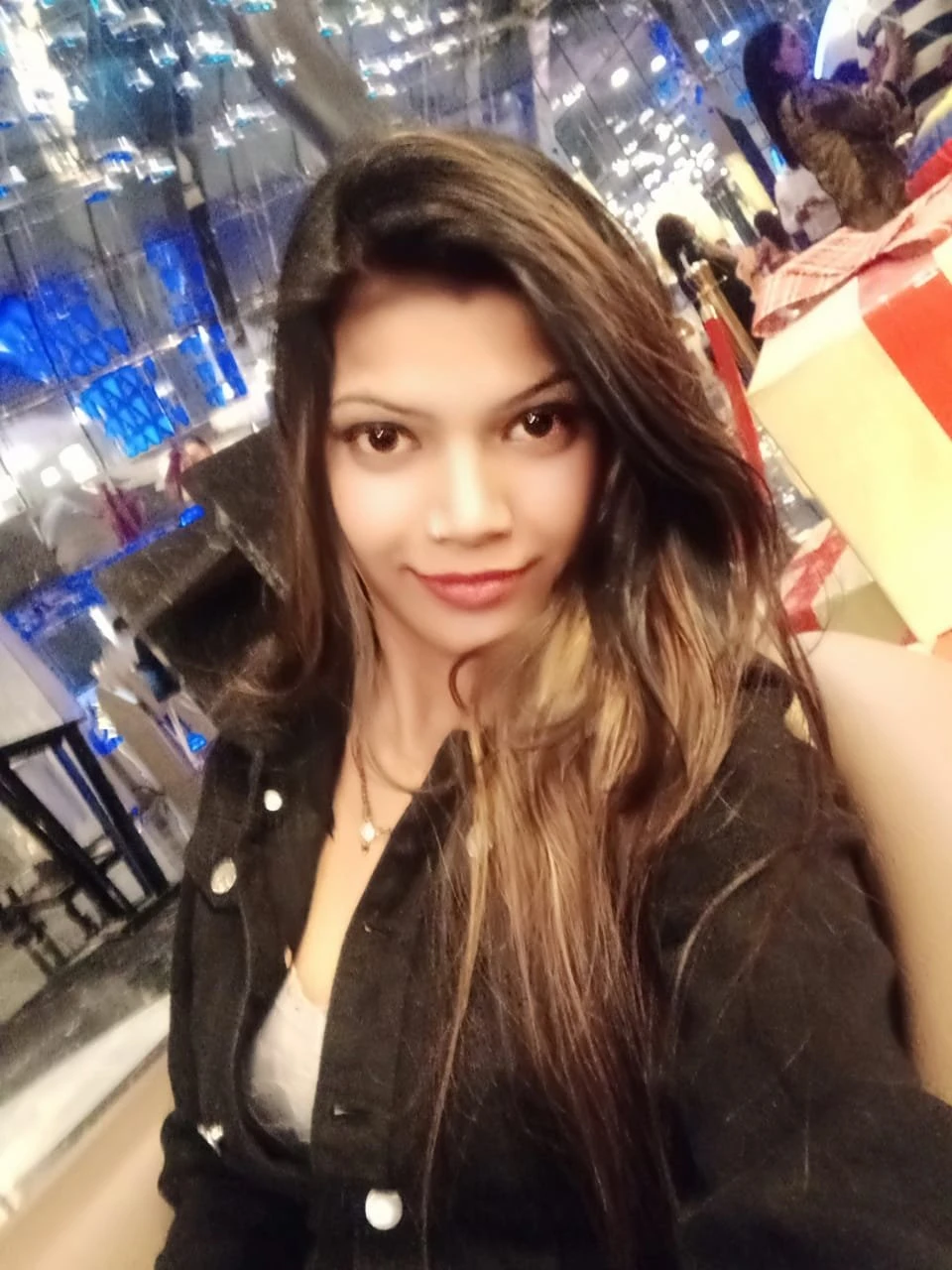 Ruchi Singh – Indian escort in Mumbai — 2 / 3