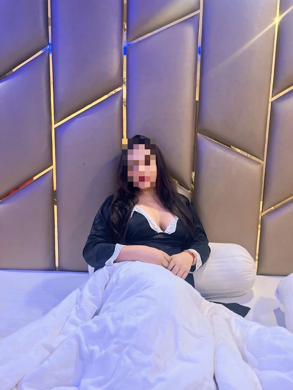 Sonali – Indian escort in Hyderabad — 9 / 11