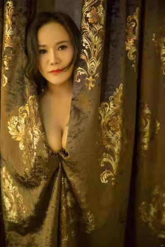 elaine – Chinese escort in Budva — 6 / 7