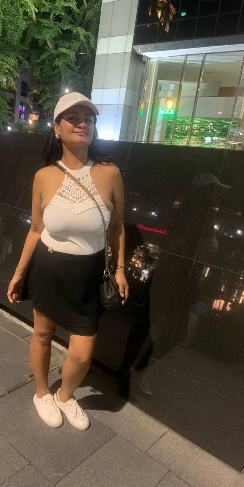 Farah – Filipino escort in Maldives — 3 / 4