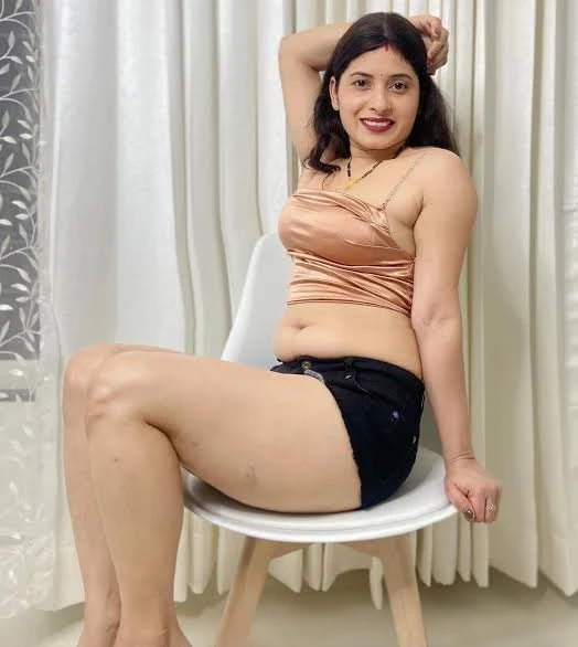 Priya – Indian escort in Surat — 4 / 5