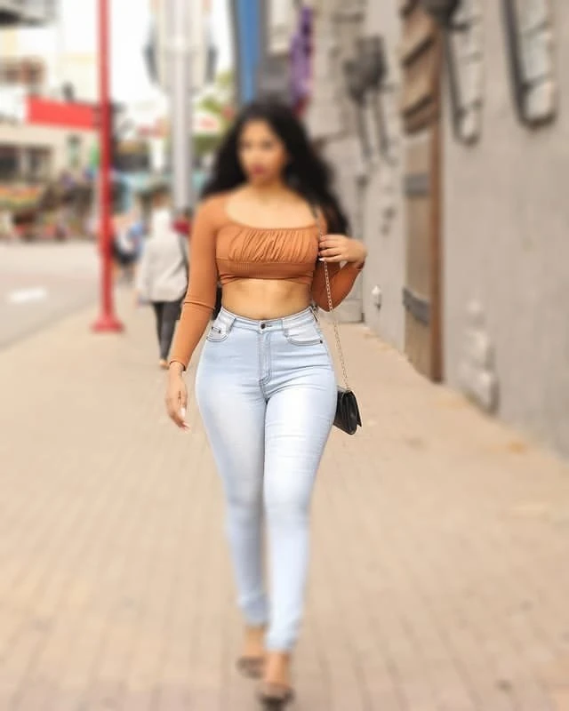 Aaliya Cam & Real Meet available – Indian escort in Hyderabad — 4 / 5
