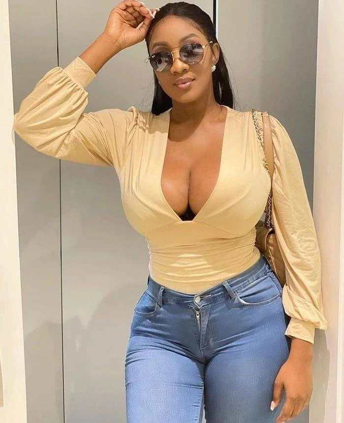 Lara – Angolan escort in Visakhapatnam — 4 / 5