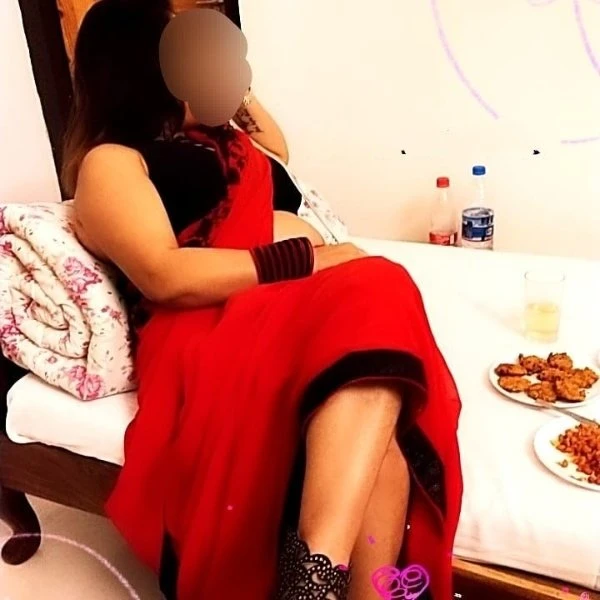 Snigda Sexy Hot Wife Webcam Show – Indian escort in Kochi — 5 / 7
