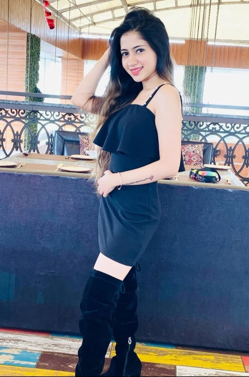 CAM SESSIONS & REAL MEET – Indian escort in Mumbai — 3 / 5