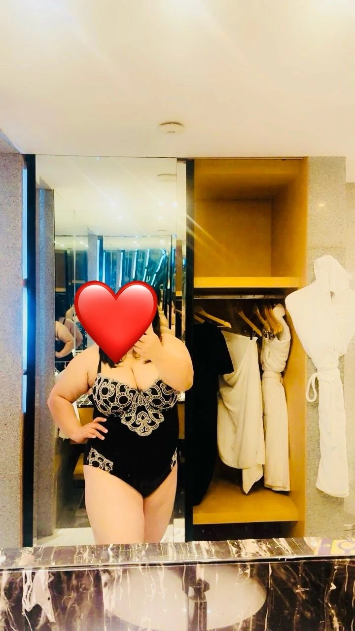 Tisha (cam session & meets) – Indian adult performer in New Delhi — 8 / 9