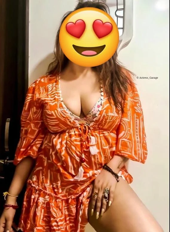 Maya – Indian escort in Kochi — 2 / 3