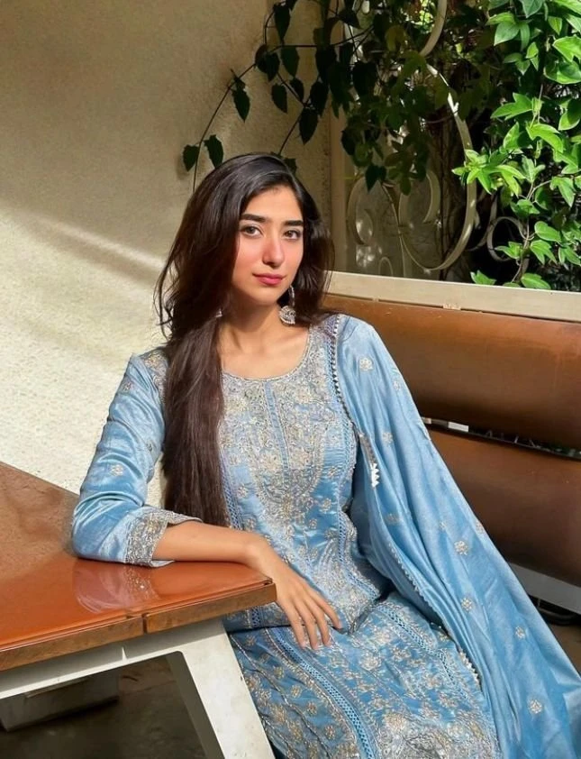 Kinza Vip Escort – Pakistani escort in Karāchi — 4 / 5