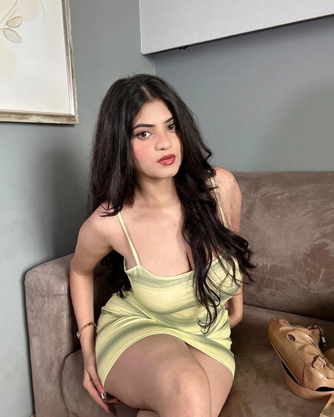 Aayushi Escort Noida 24*7 – Indian escort in Noida — 2 / 5