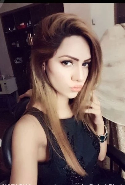 Escort Alina – Pakistani escort in Karāchi — 2 / 5