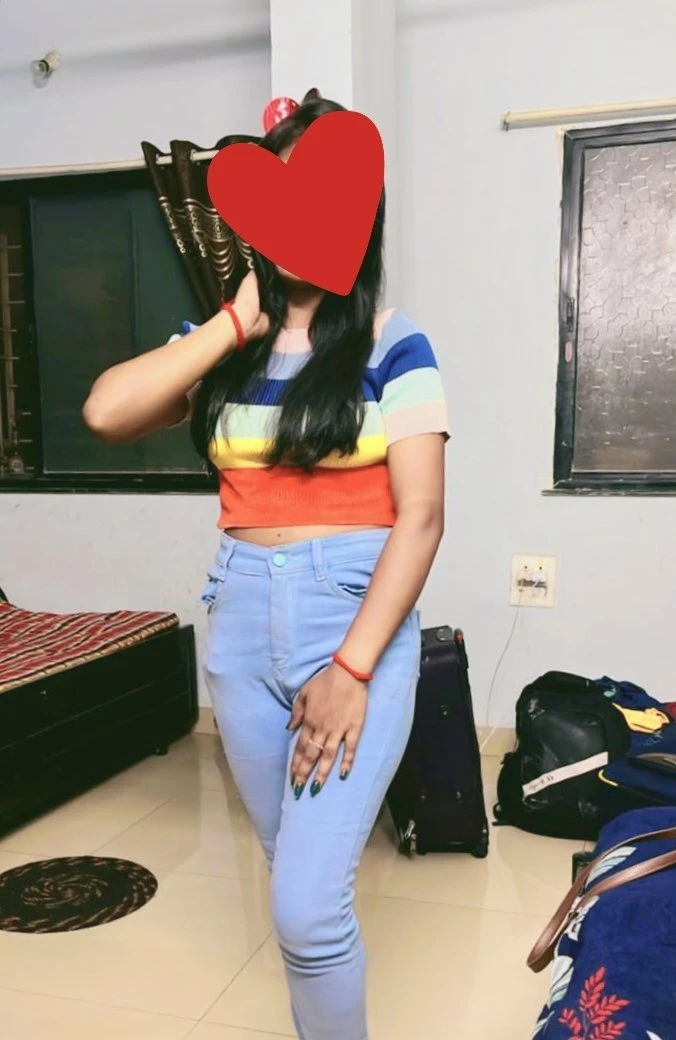 ꧁༻ishika (cam session & real meet)༺꧂ – Indian escort in Hyderabad — 2 / 5