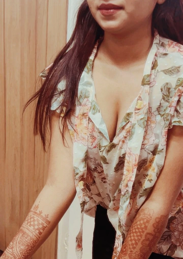 Kanika for Real Meet and Cam – Indian escort in New Delhi — 5 / 8