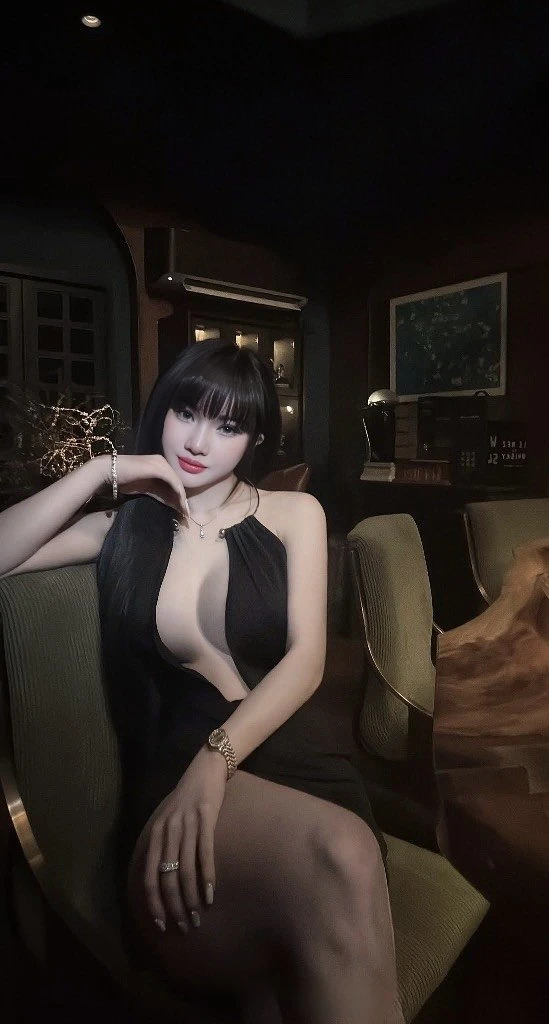 Jolie Hcm – Chinese escort in Ho Chi Minh City — 2 / 5