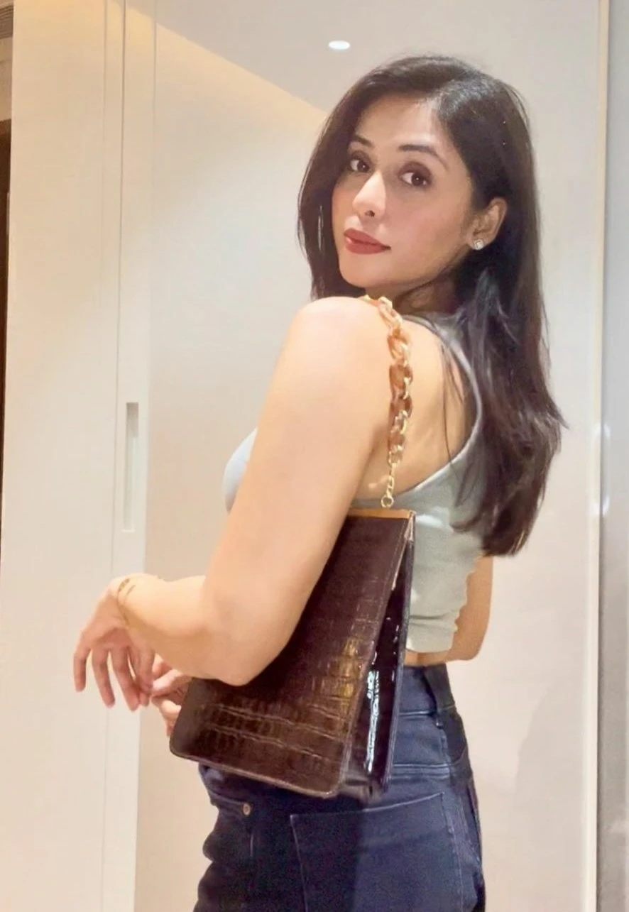 Divya – Indian escort in Mumbai — 1 / 4