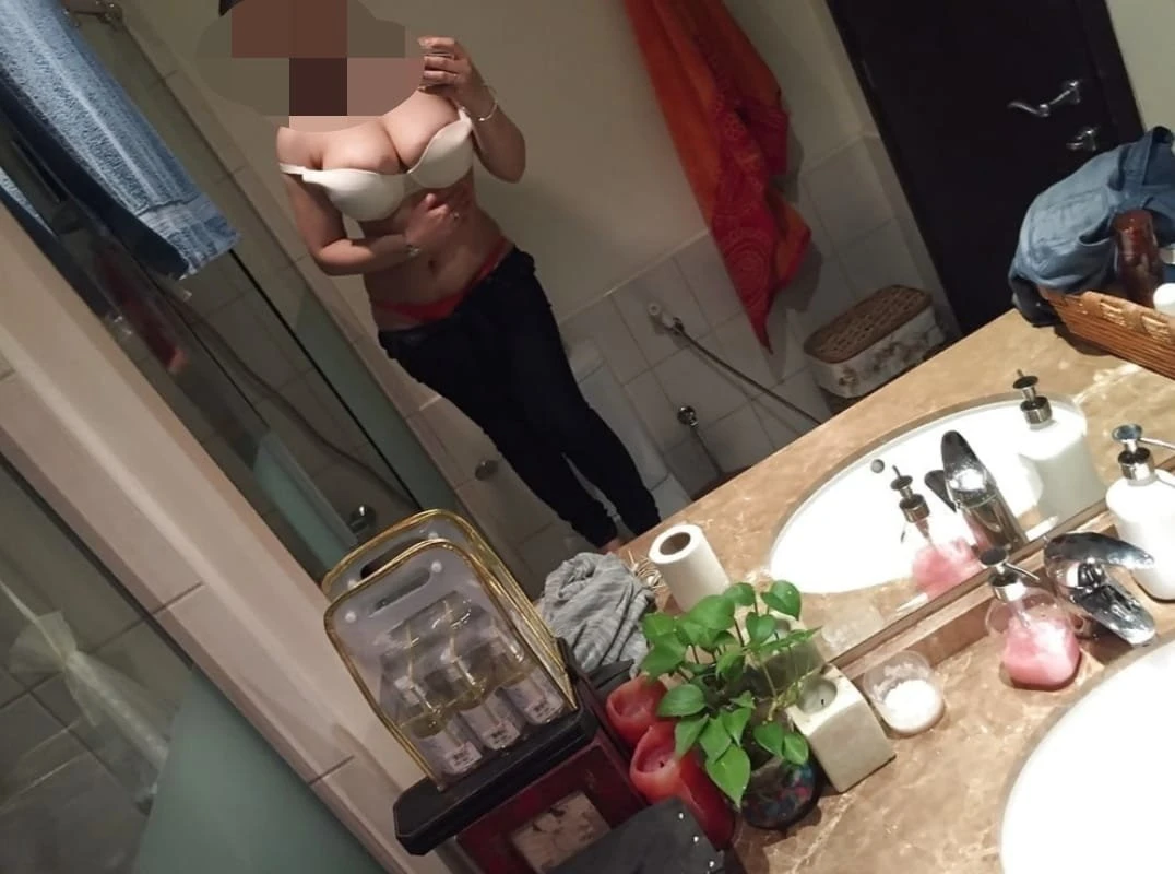Sunidhi Chouhan Meet – Indian escort in Chennai — 3 / 6