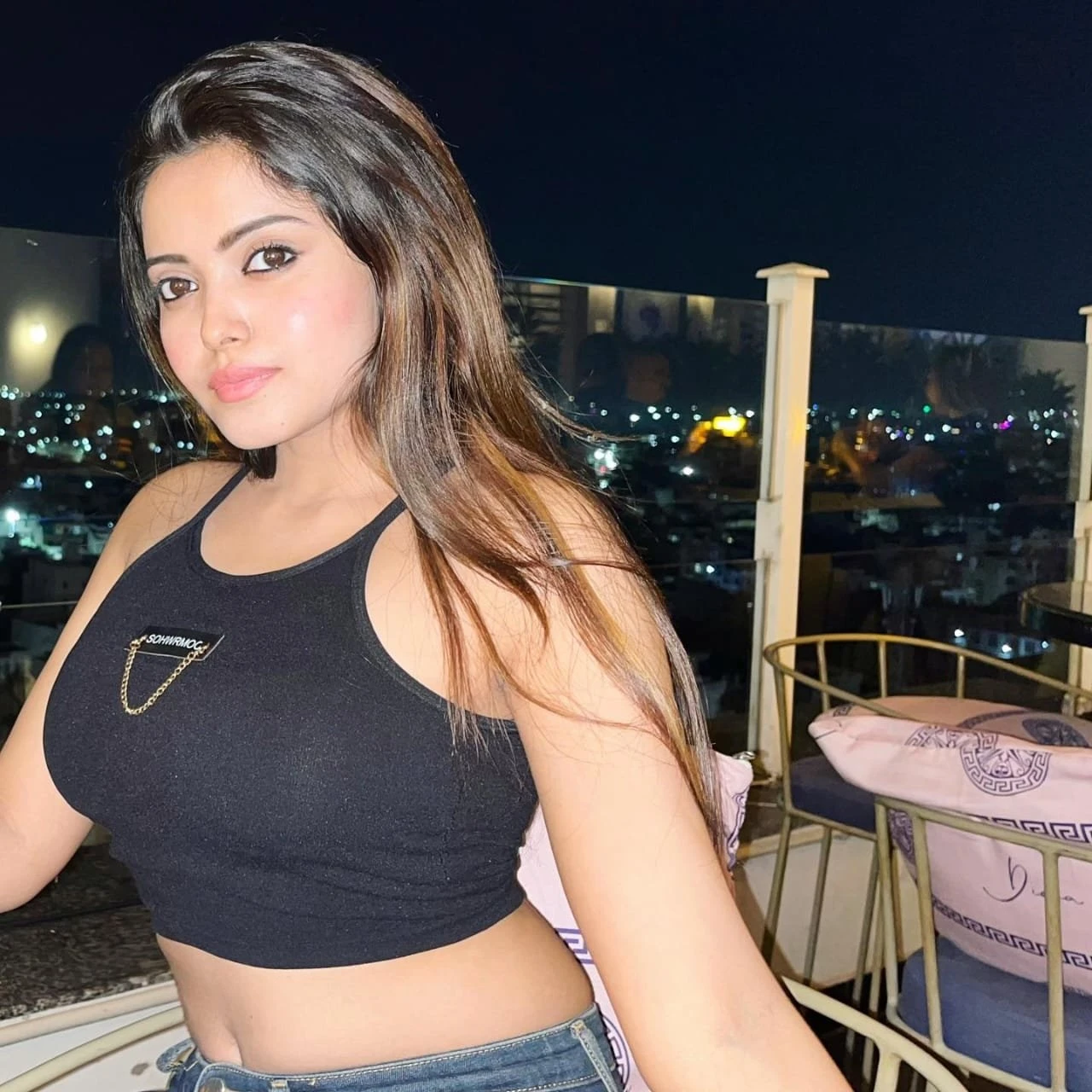 Janvi – Indian escort in Mumbai — 1 / 2