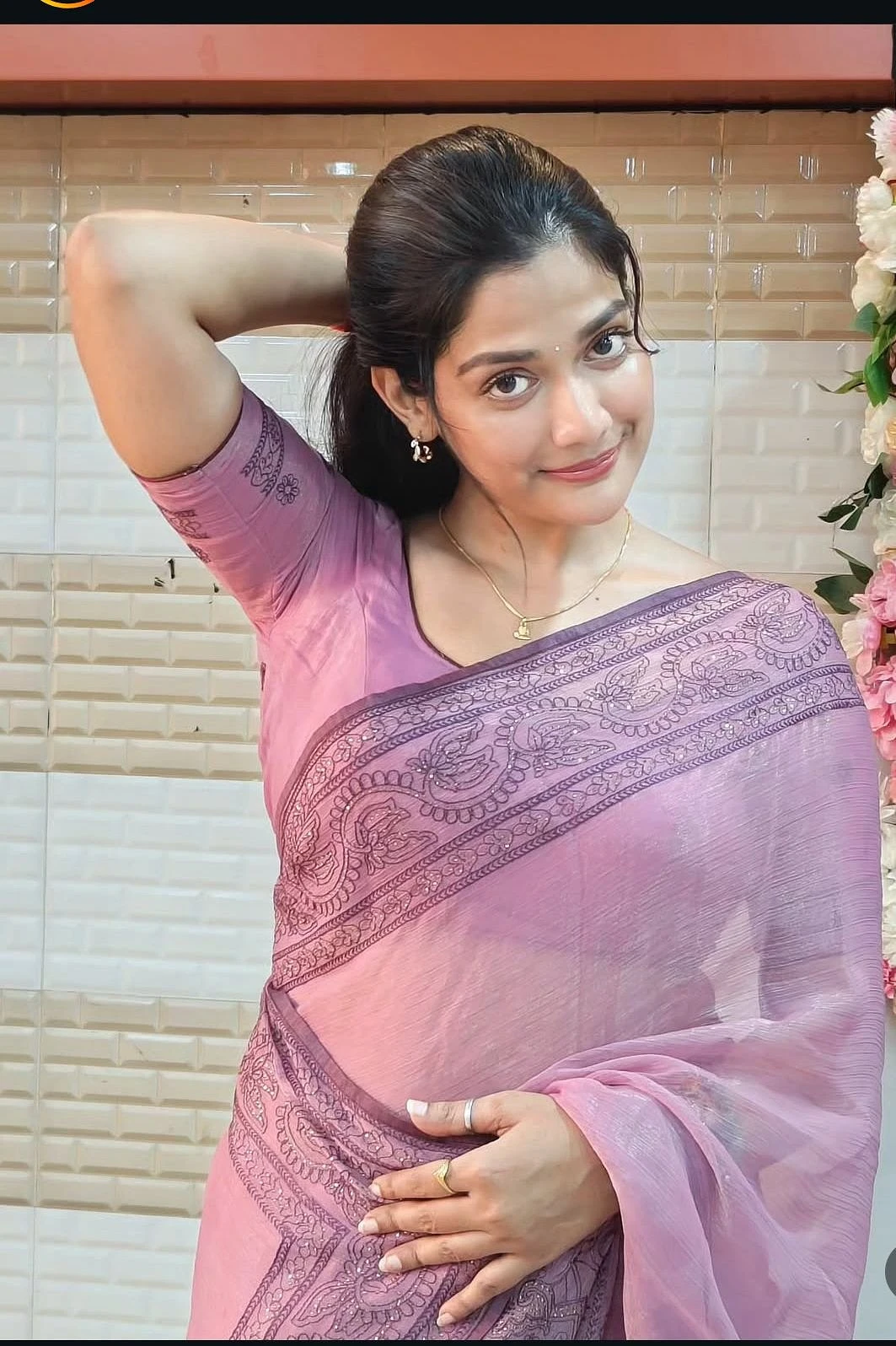 Himani Joshi – Indian escort in Hyderabad — 2 / 4