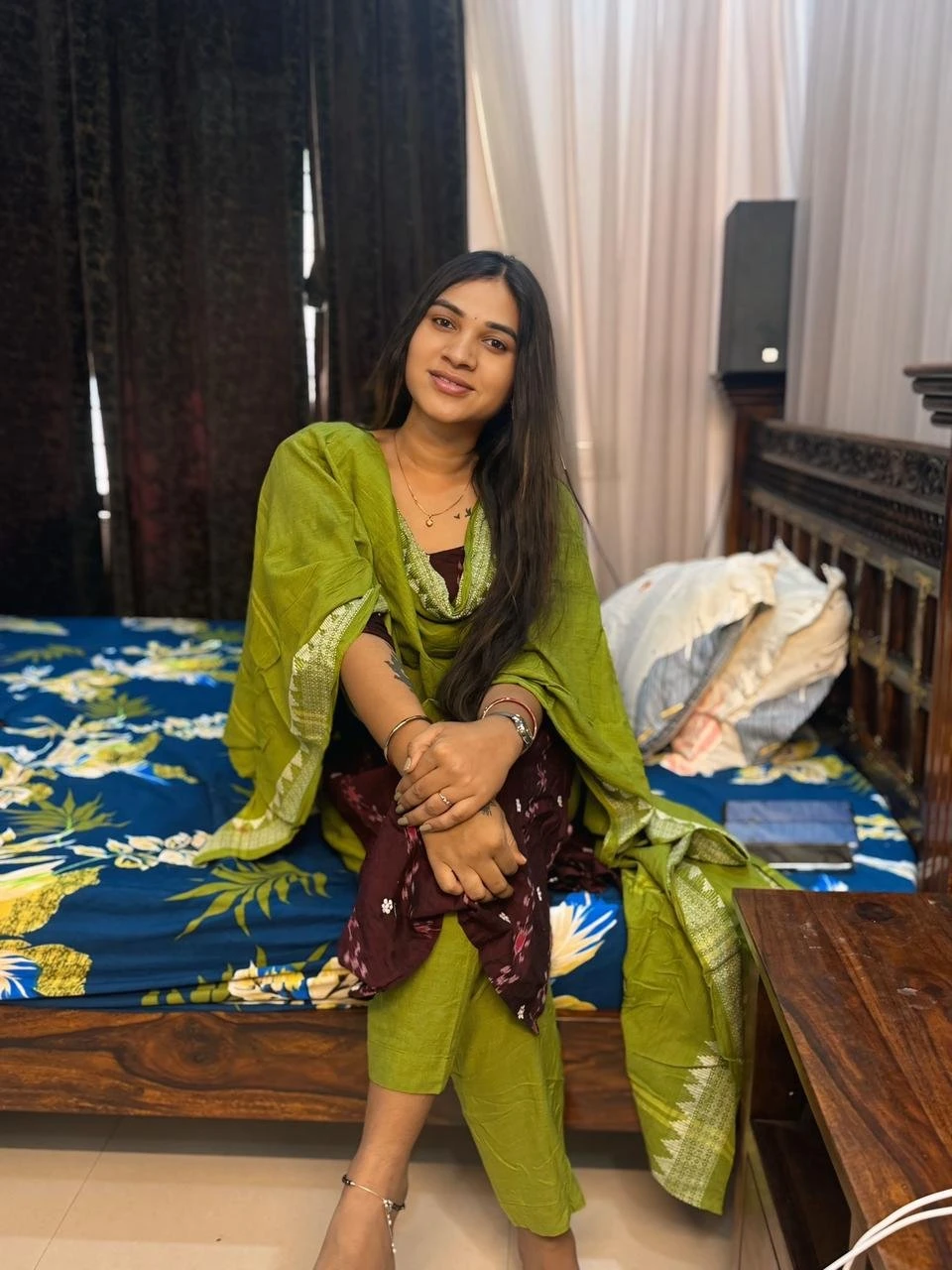 Shruthi Reddy – Indian escort in Hyderabad — 3 / 5