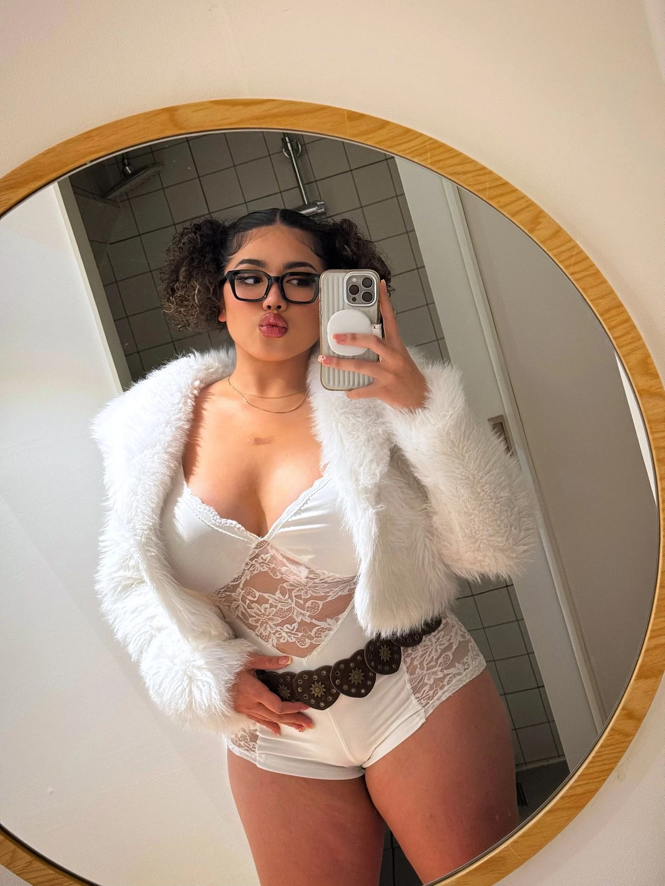 Tiara in Town for few days – Thai escort in Daegu — 6 / 11