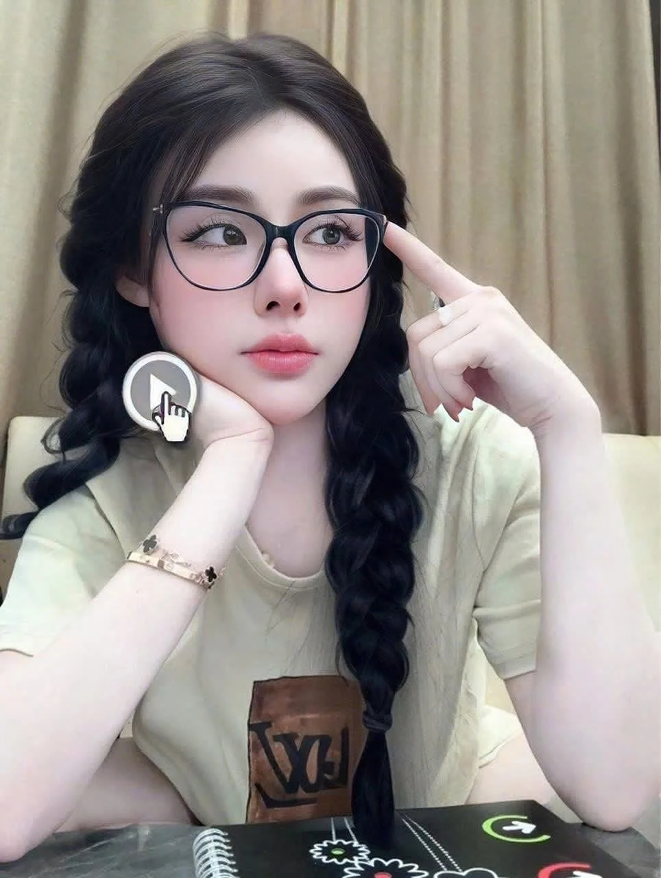 Nga chery N – Vietnamese dominatrix in Da Nang — 6 / 8