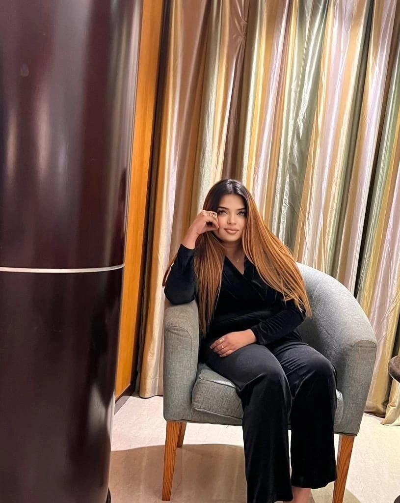 Model Taniya – Indian escort in Mumbai — 4 / 5