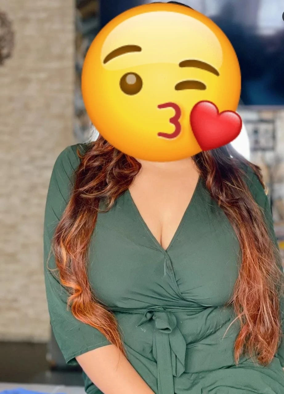 Alisha Cam service – Indian escort in Mumbai — 2 / 3