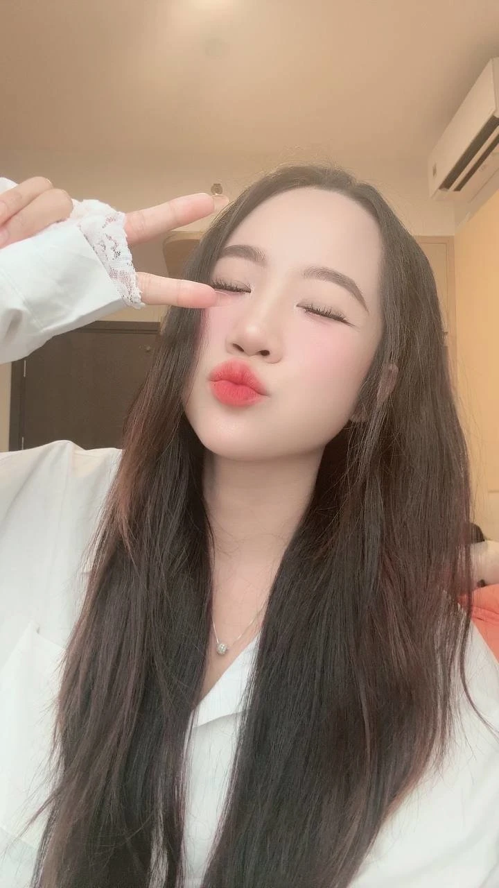 Bé Min – Vietnamese escort in Ho Chi Minh City — 6 / 7