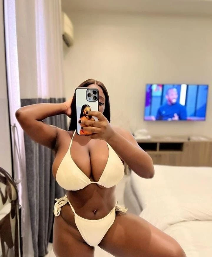 Alma, – Scottish escort in Kochi — 2 / 3