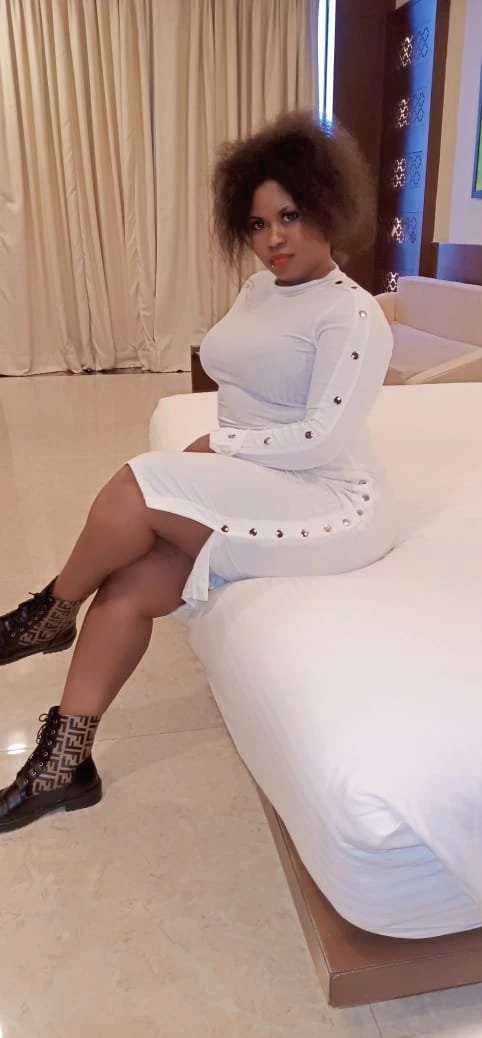 Sasha Grey – Kenyan escort in New Delhi — 3 / 4
