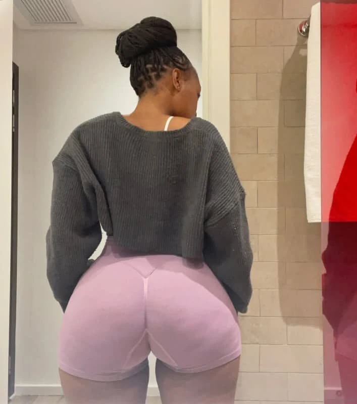 Doreen – Ugandan escort in Kampala — 2 / 3