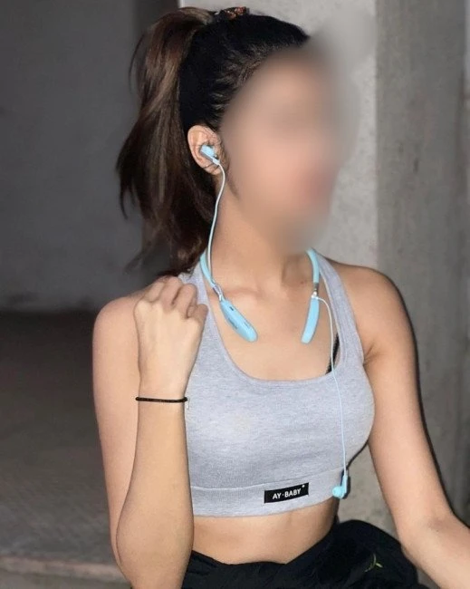 Priyanka malhotra web cam and real – Indian escort in Mumbai — 3 / 4