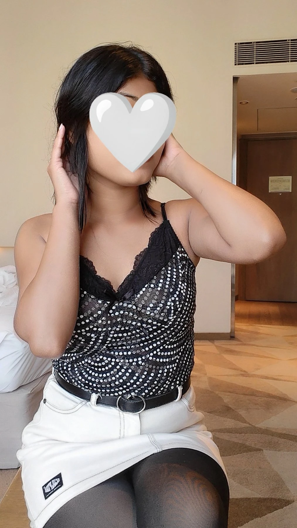Ishika – Indian adult performer in Noida — 2 / 5