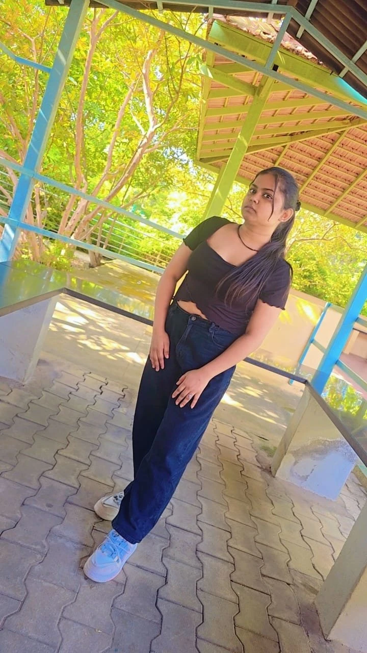 Palak Jain – Indian escort in Mumbai — 2 / 3