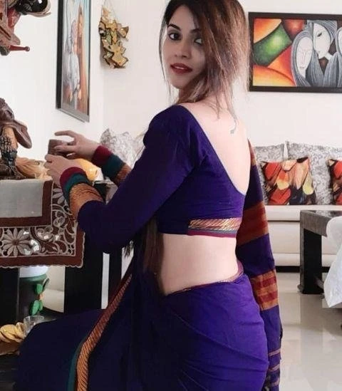 Riya 98999 v 91077 – Indian escort in New Delhi — 1 / 2