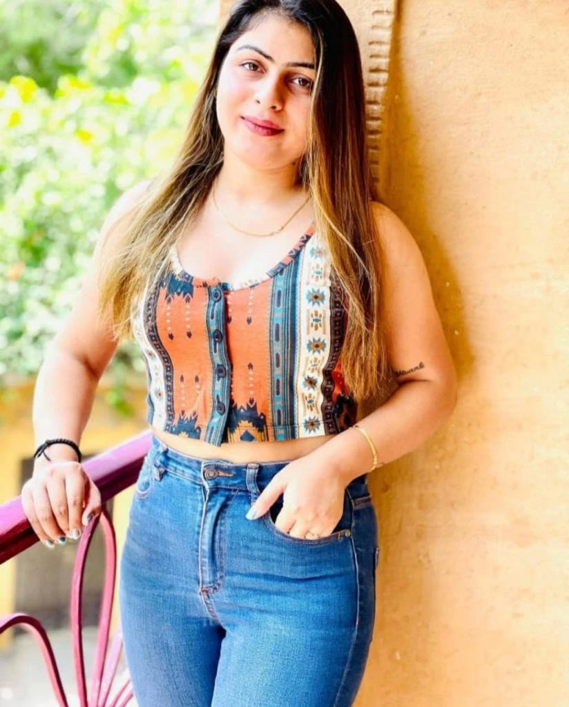 Ayesha Rajput – Indian escort in New Delhi — 1 / 3