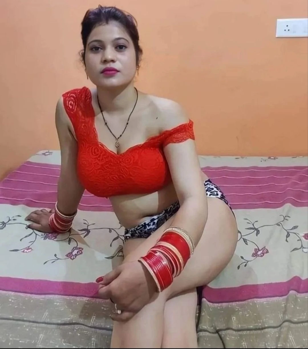 Pinky – Indian escort in Mumbai — 1 / 3