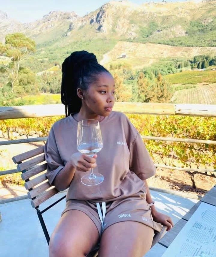 Stella – South African escort in Hyderabad — 2 / 5
