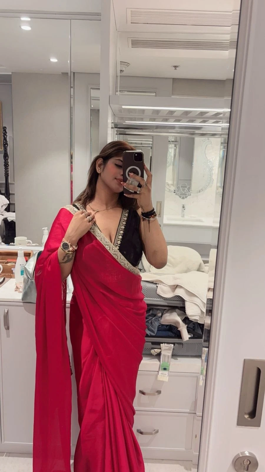 I'm Hot Girl In Saree Here To Make U Wet – Indian escort in Chennai — 5 / 6