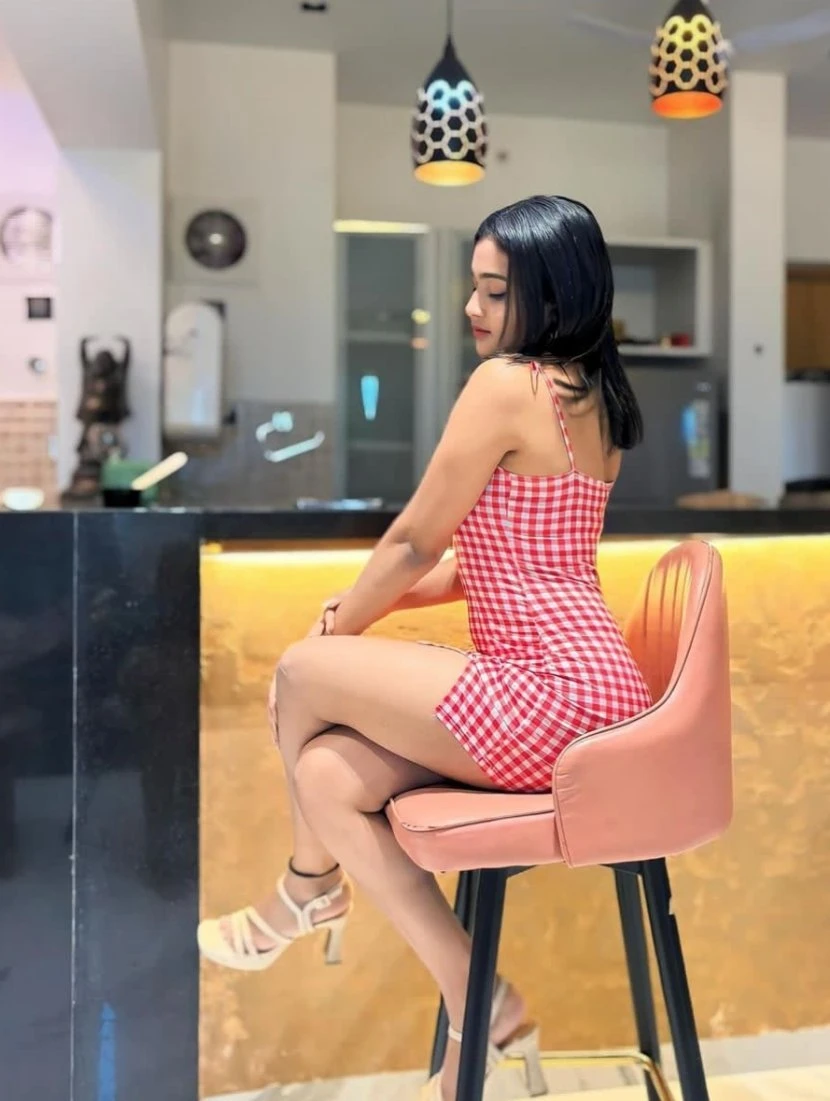 Riya Joshi – Indian escort in New Delhi — 2 / 3