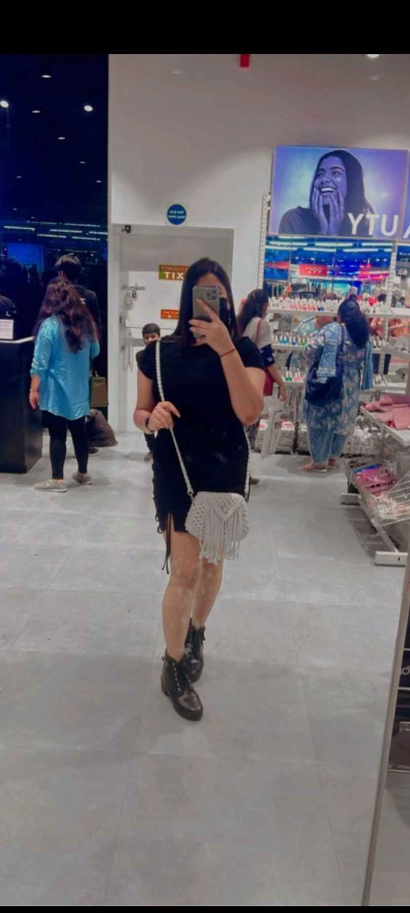 Hola Amigos, Tanv here Cam and Real – Indian escort in Mumbai — 3 / 4