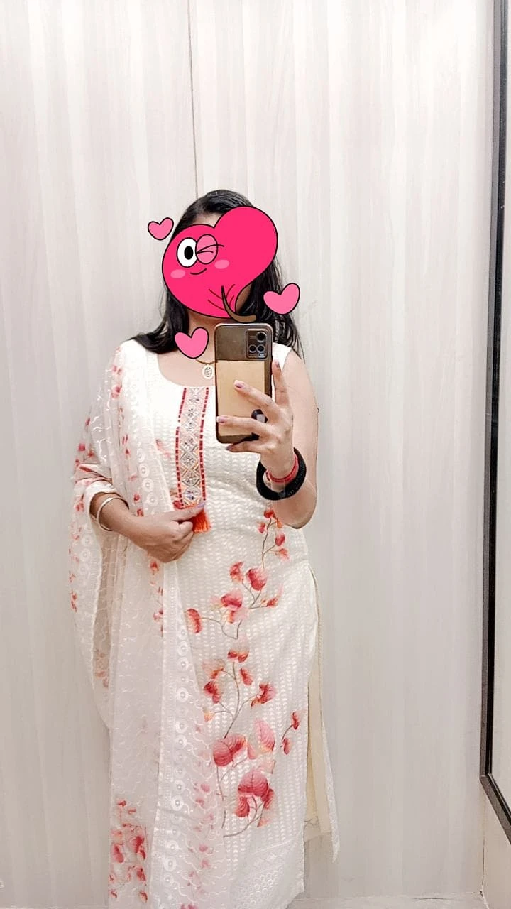 Hi. I Am Divisha for cam and real – Indian escort in New Delhi — 5 / 7