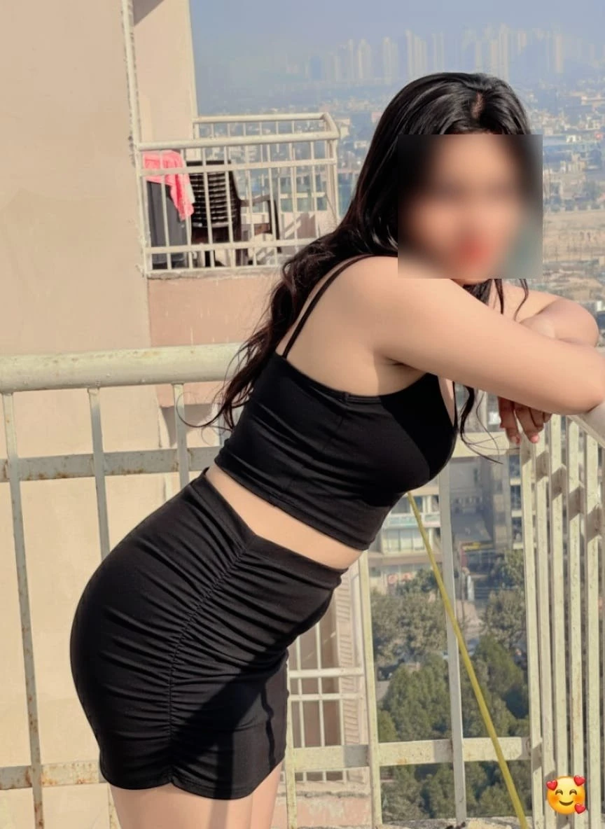Himanshi Mehra – Indian escort in Noida — 3 / 5
