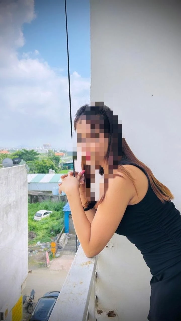 REAL MEET OR CAM SESSION 8🤍 – Indian escort in Hyderabad — 4 / 5