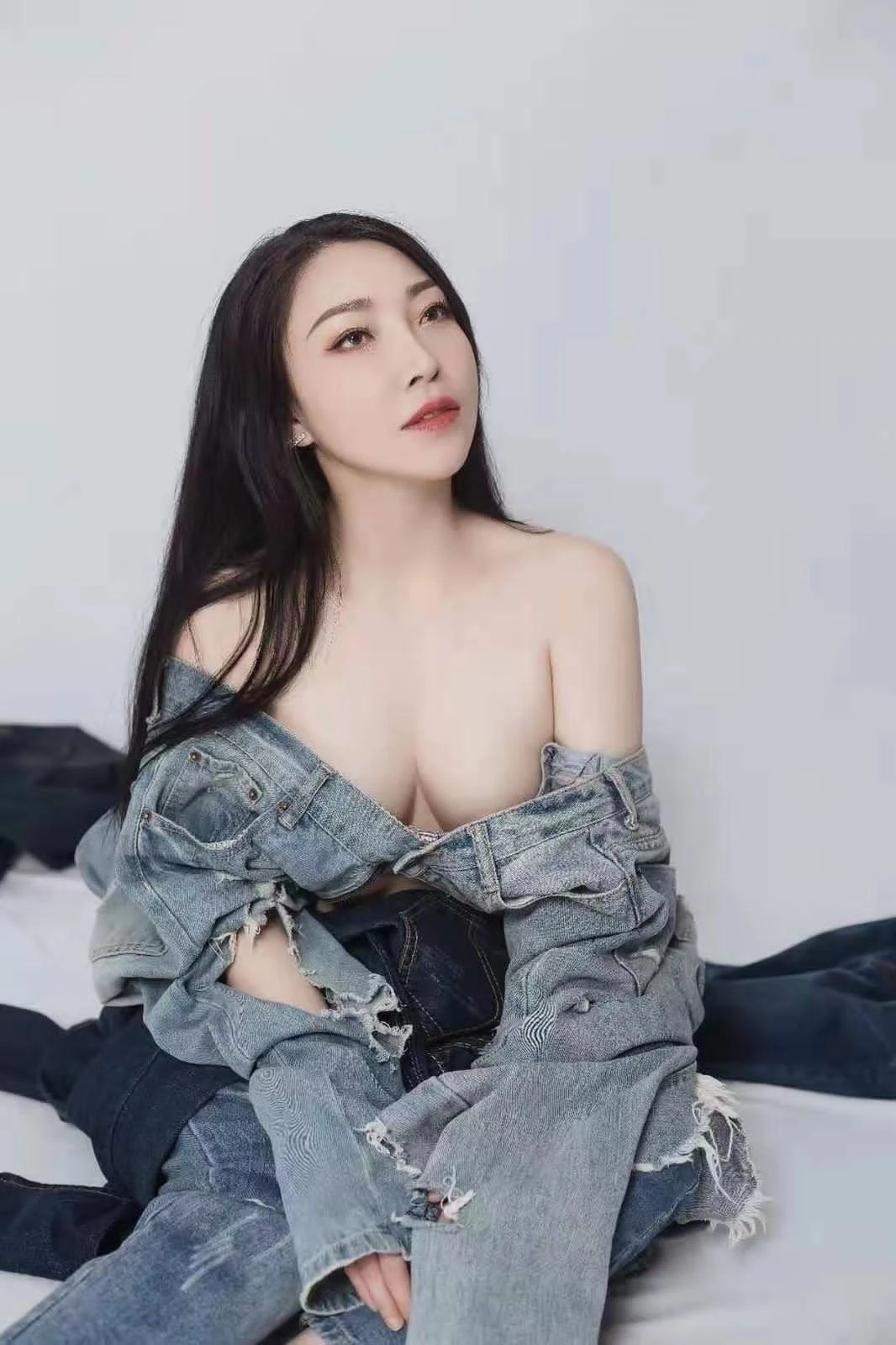 Victoria – Vietnamese escort in Maldives — 1 / 7