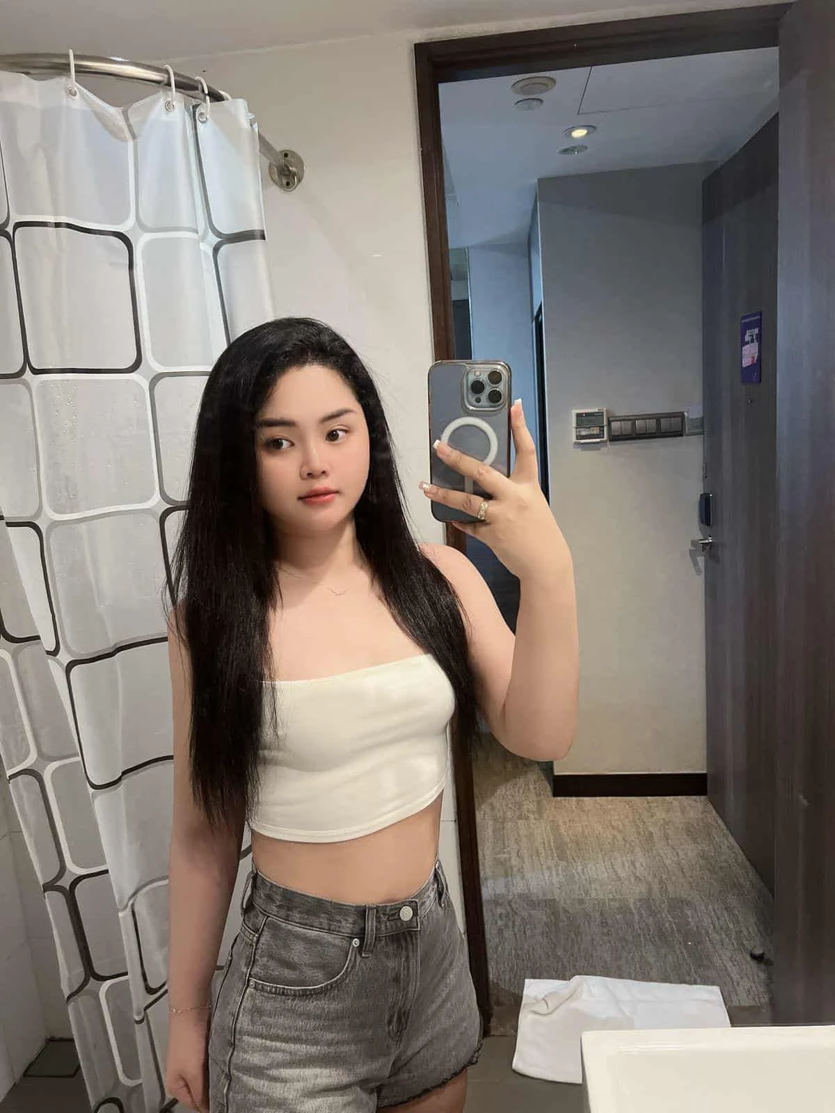 Anna – Filipino escort in Tirana — 3 / 5