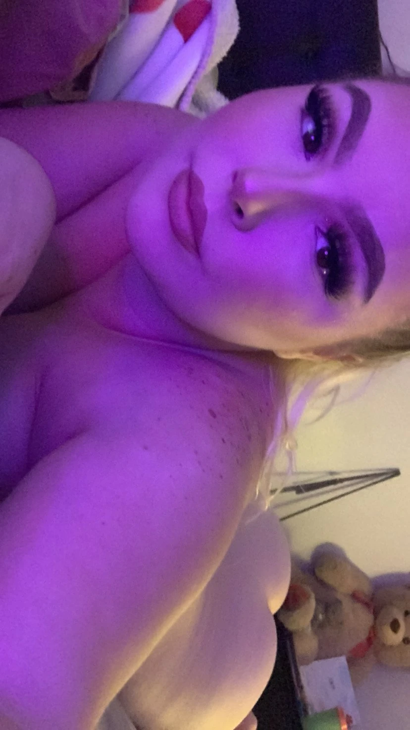 Ella White – American escort in Florida — 17 / 20