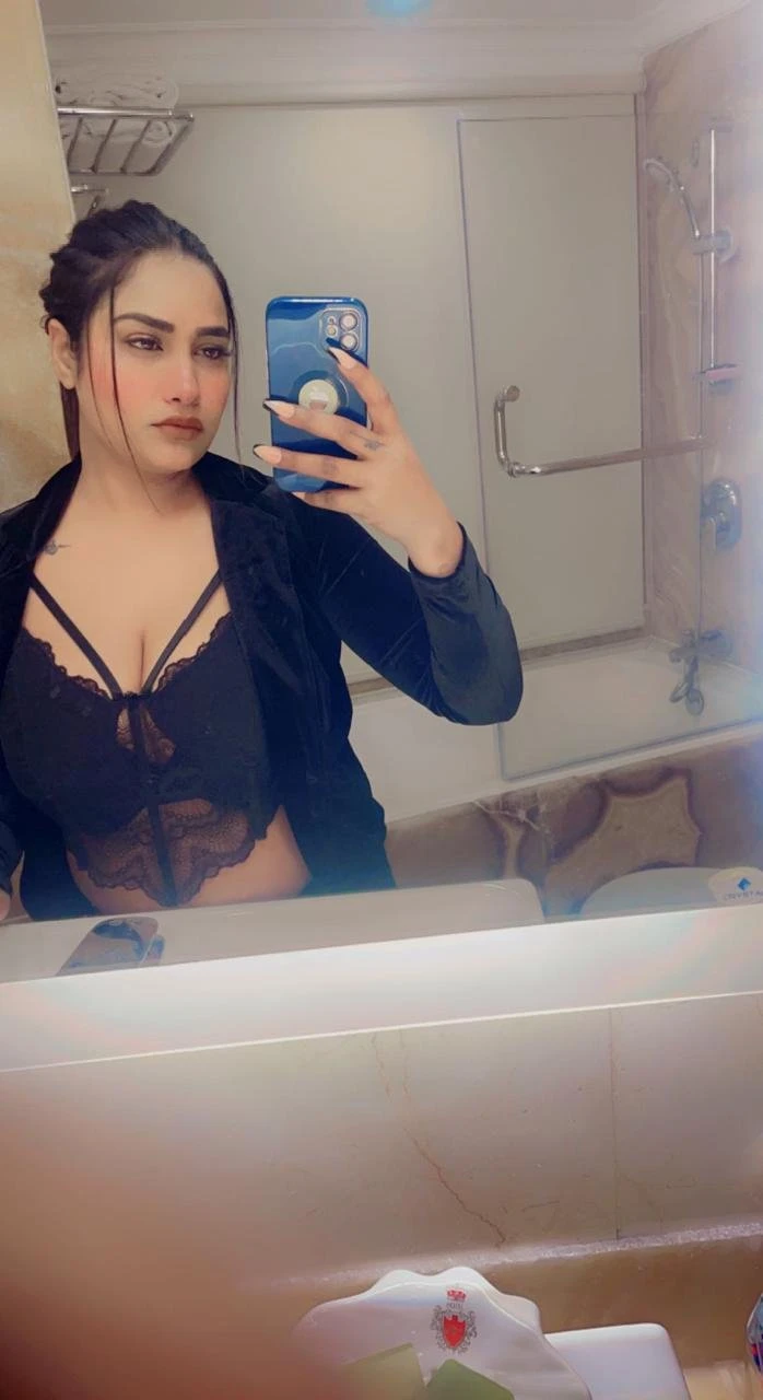 Jiya Khan – Indian escort in Hyderabad — 6 / 12
